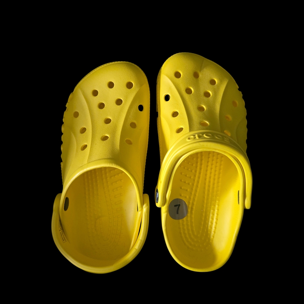 CROCS Classic Clog in Yellow S-7 Adult